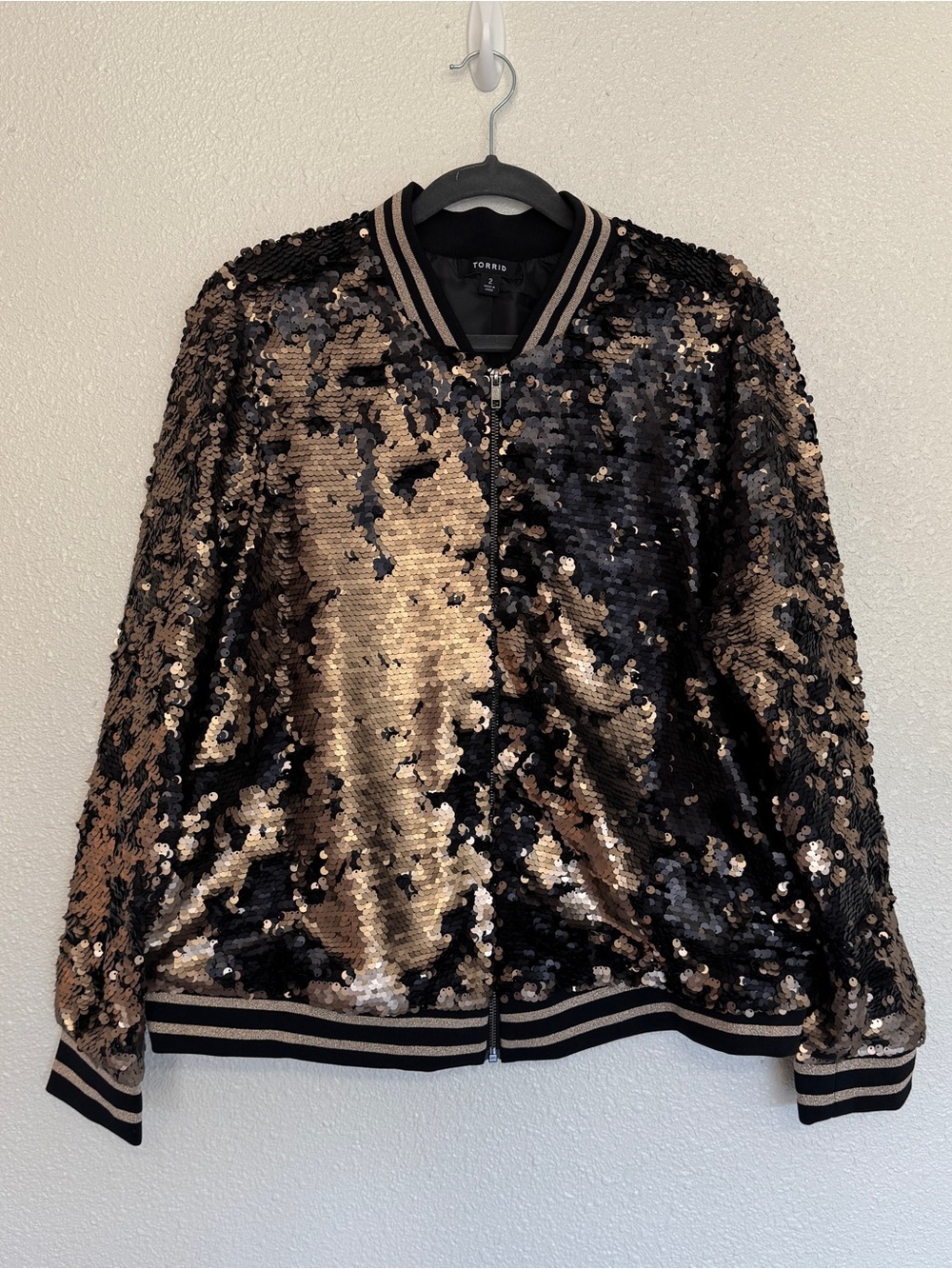 torrid Runway Collection 2x Metallic Gold and Black Sequin Bomber Jacket Party - Picture 3 of 8